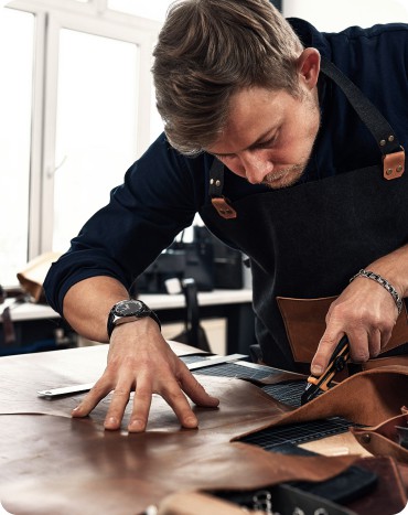 Hướng dẫn cách chăm sóc giày da đúng cách tại nhà